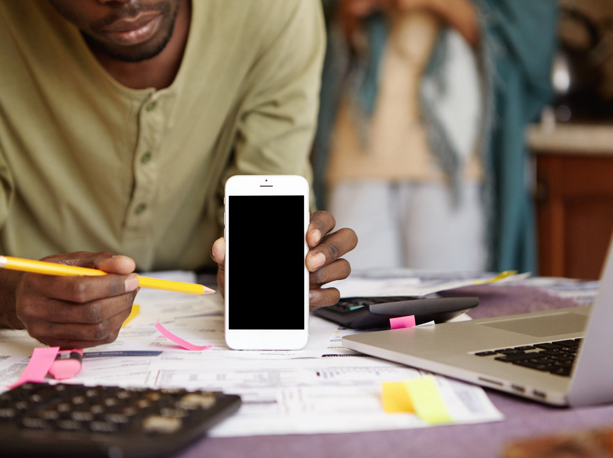 Mobile first : pourquoi concevoir votre site pour mobile est indispensable en Afrique centrale